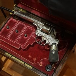 Revolver ereprijs A.E. Von Brucken Fock