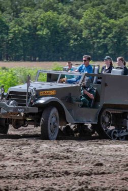 Meerijden militair voertuig