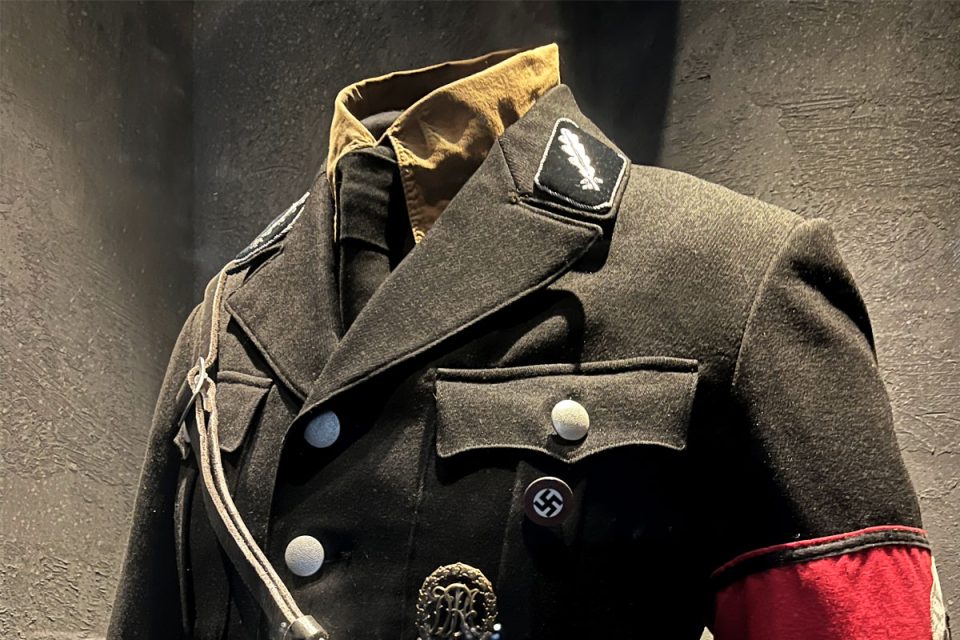Erasure Unsafe Ham Uniform Hugo Boss - Nationaal Militair Museum