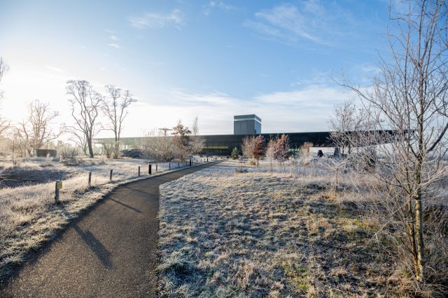 Gebouw Nationaal Militair Museum in de winter