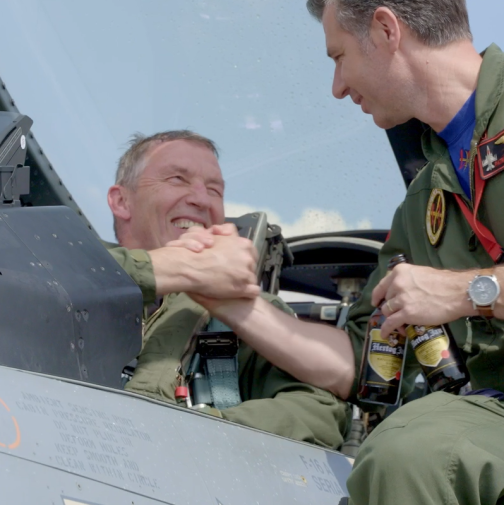 Peter Tankink na zijn laatste vlucht in de F-16