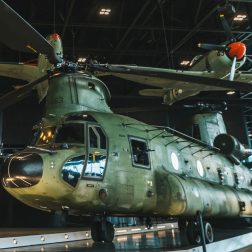 De CH-47D Chinook in het Nationaal Militair Museum.