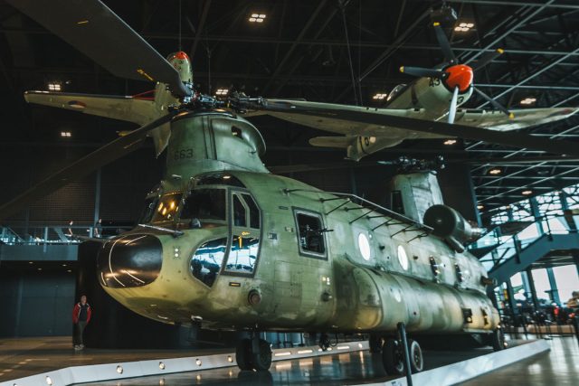 De CH-47D Chinook in het Nationaal Militair Museum.