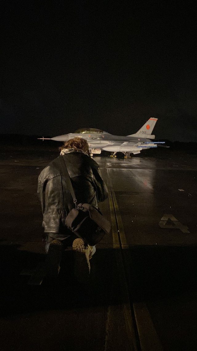 De F-16 Orange Jumper tijdens de nightshoot.