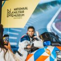 Stap op de Marechaussee-motor in de vakantie.