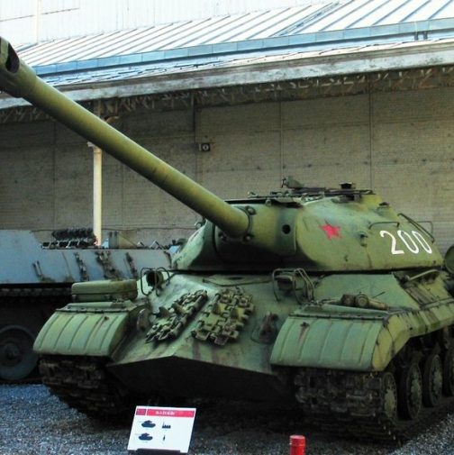 IS-3 in Bastogne Barracks, België.