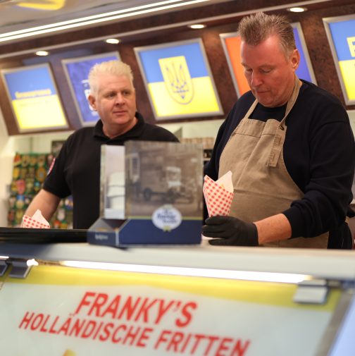 Franky en Coen brengen met hun frietkraam hoop naar Oekraïne.