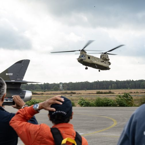 Fly-by Chinook tijdens het Soesterberg Zomeroffensief.