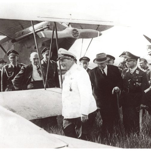 Goering op Schiphol bij een Fokker D.VII, afgedrukt in Der Adler (propagandablad Luftwaffe), juni 1940.
