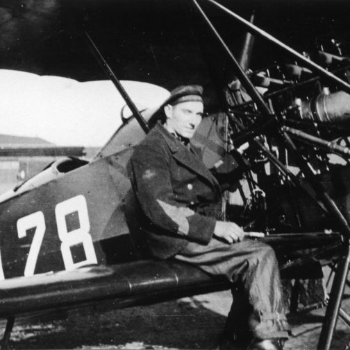 Fokker D.VII met registratienummer D-28 bij de Marineluchtvaartdienst (MLD).