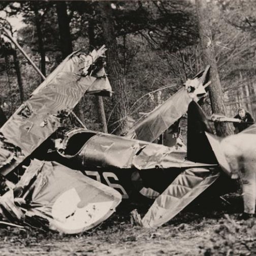 Fokker D.16 jachtvliegtuig met registratie: 276 van Eerste luitenant-vlieger R.W.C.G.A. Wittert van Hoogland na crash bij vliegveld Soesterberg.