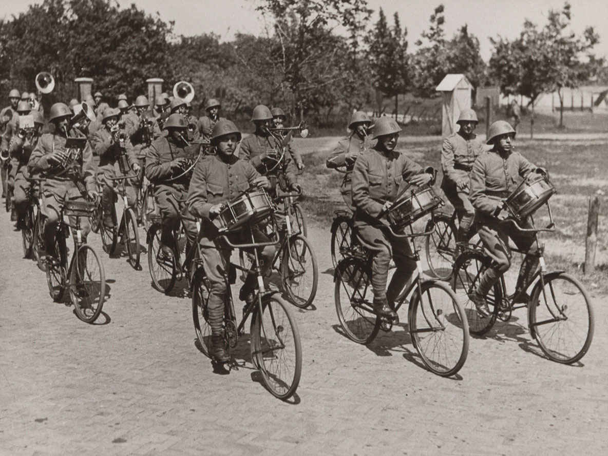 Passerend Muziekkorps van het Regiment Wielrijders