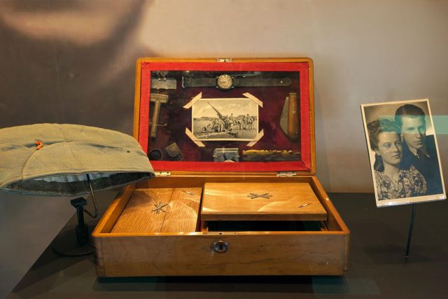 Kistje met persoonlijke spullen van Toon Hunkemöller