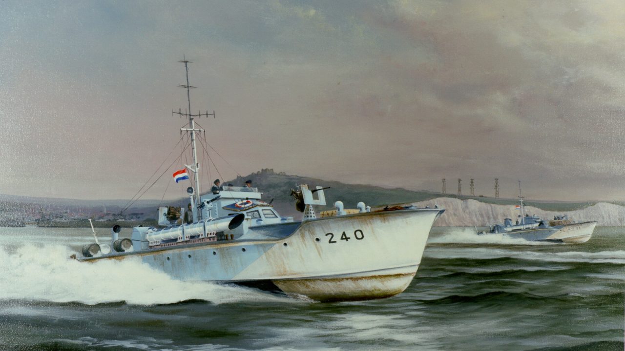 De motortorpedoboten Hr.Ms. MTB 240 en MTB 231 tijdens hoge vaart in Het Kanaal.