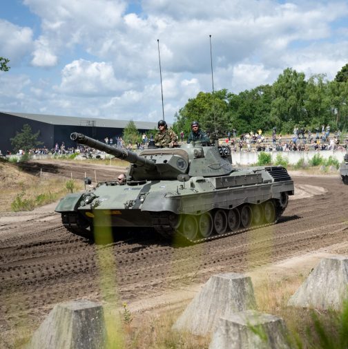 Leopard I tijdens Zomeroffensief in tankarena