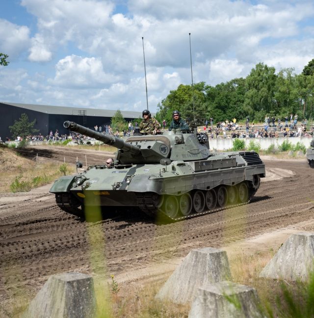 Leopard I tijdens Zomeroffensief in tankarena