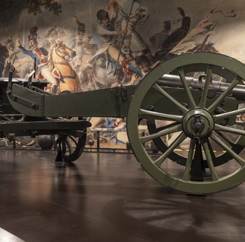 Bronzen voorlaad kanon 6-ponder kort met voorwagen annex munitiewagen, veroverd tijdens de Slag bij Hasselt (NMM, 005865)